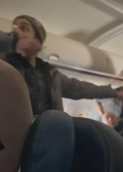 韩国老哥200米高空强开飞机舱门:类似的狼人还真不少!